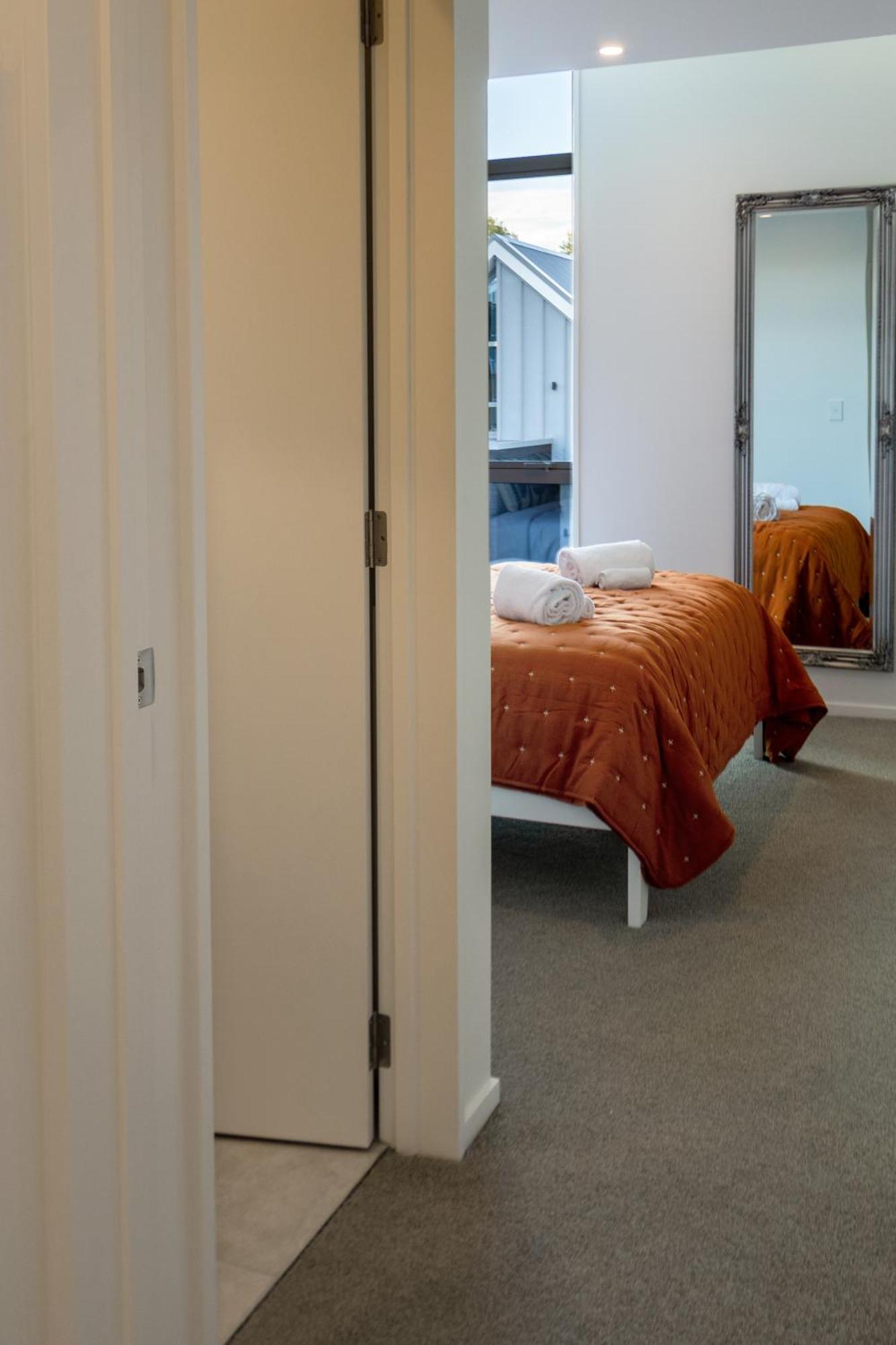 City Lights Retreat With Carpark 2 Bed 2 Bath Christchurch Bagian luar foto